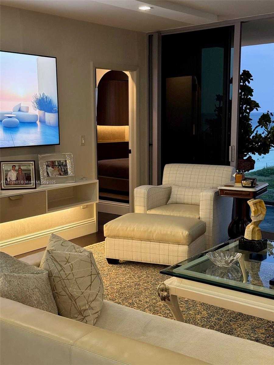 Small Image of 1455 OCEAN DR #904, Miami Beach Number 3