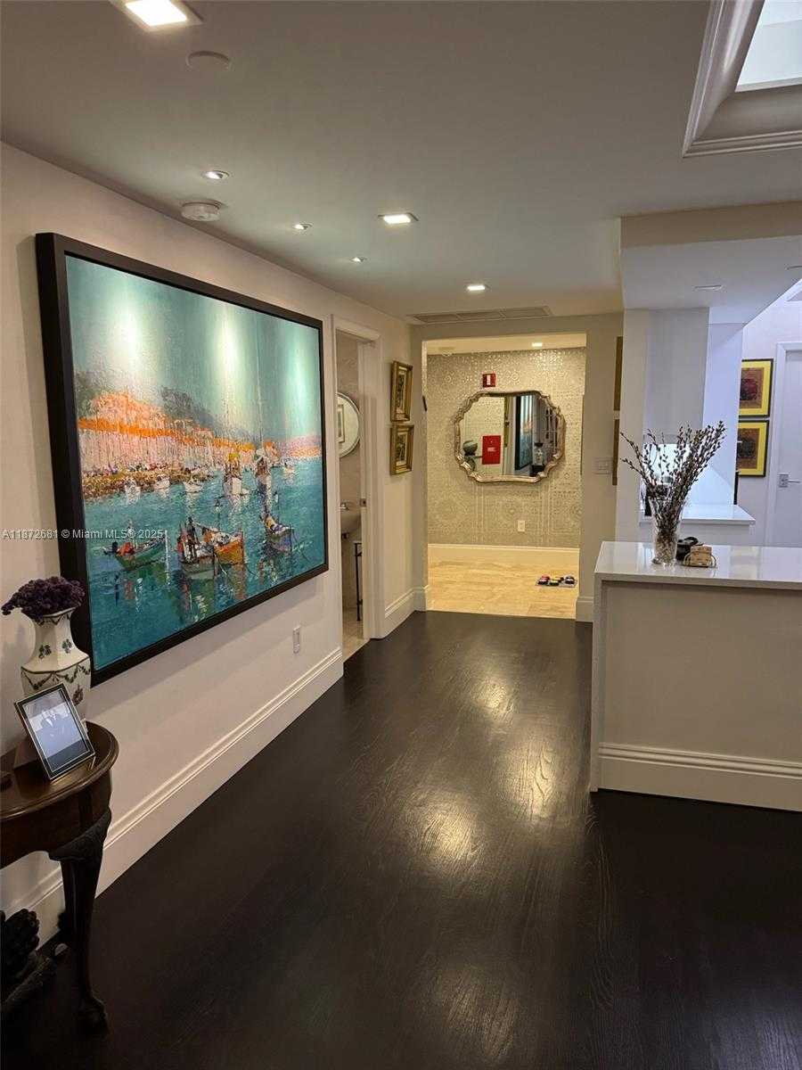 Small Image of 1455 OCEAN DR #904, Miami Beach Number 5