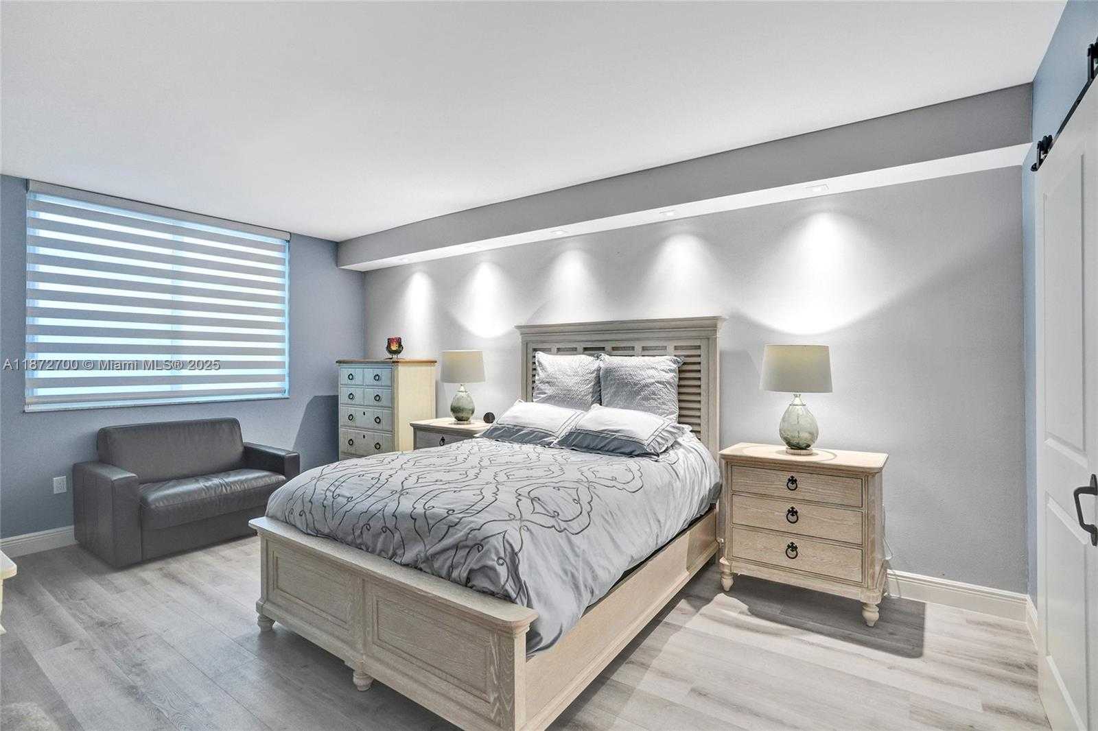 Small Image of 500 BAYVIEW DR #1921, Sunny Isles Beach Number 10
