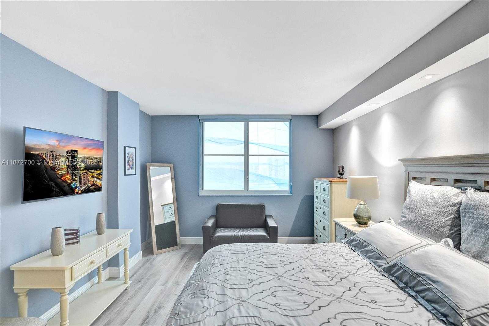 Small Image of 500 BAYVIEW DR #1921, Sunny Isles Beach Number 11