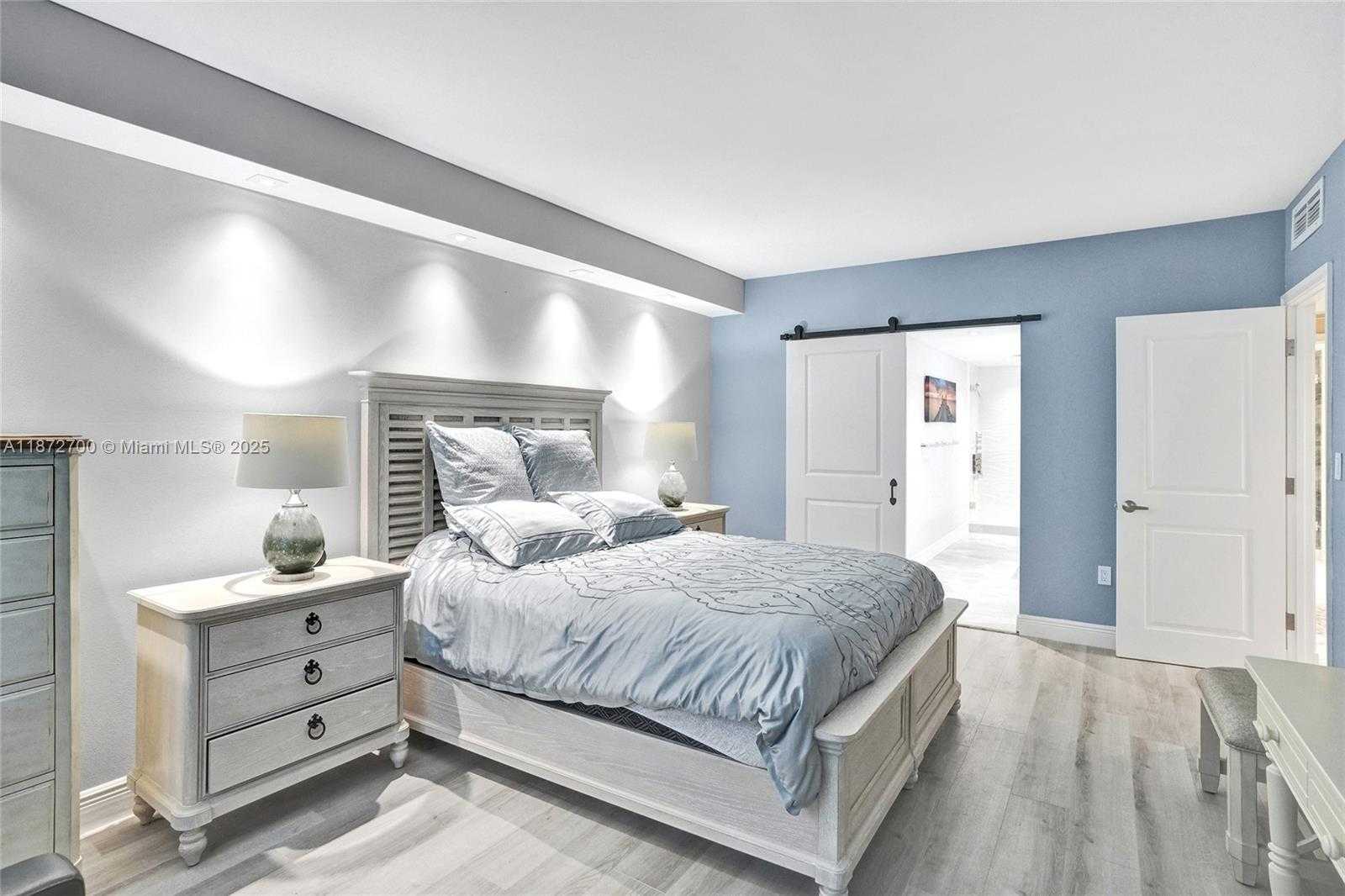 Small Image of 500 BAYVIEW DR #1921, Sunny Isles Beach Number 12