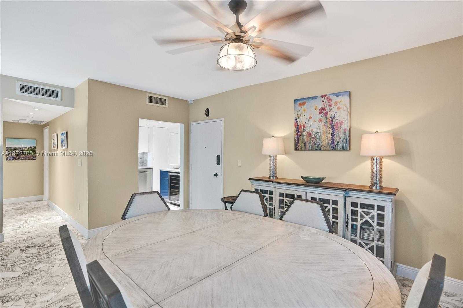 Small Image of 500 BAYVIEW DR #1921, Sunny Isles Beach Number 15