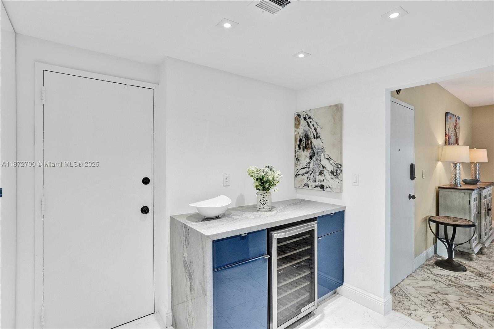 Small Image of 500 BAYVIEW DR #1921, Sunny Isles Beach Number 4
