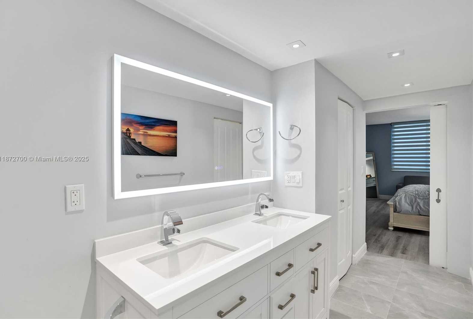 Small Image of 500 BAYVIEW DR #1921, Sunny Isles Beach Number 6
