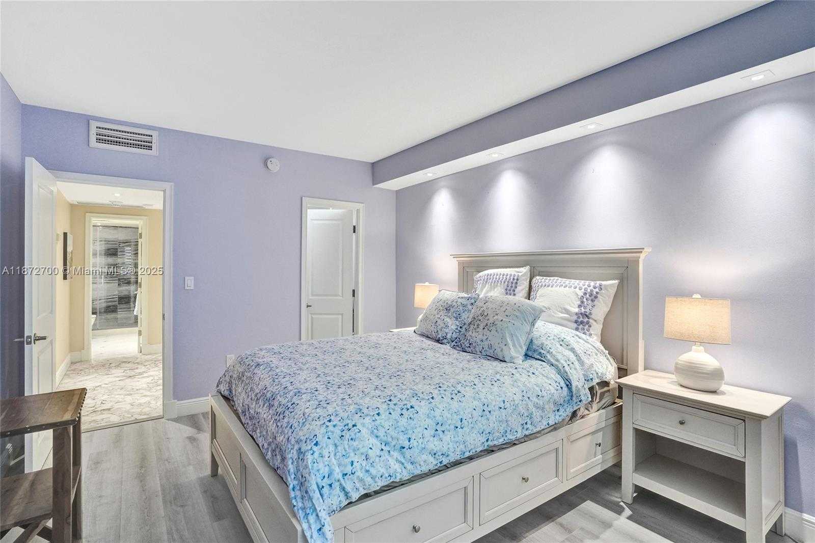 Small Image of 500 BAYVIEW DR #1921, Sunny Isles Beach Number 9