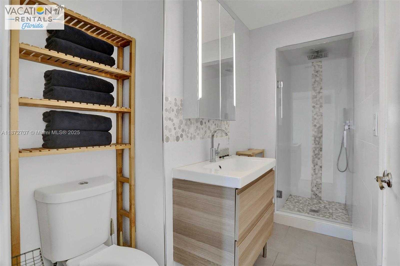 Small Image of 5445 COLLINS AVE #BAY-14, Miami Beach Number 3
