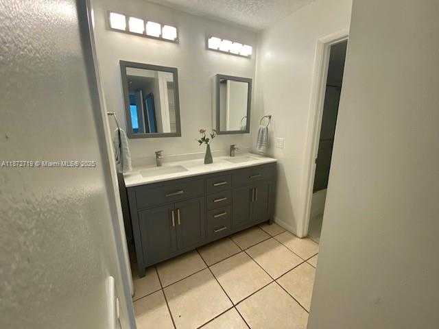 Small Image of 437 LAKEVIEW DR #201, Weston Number 11