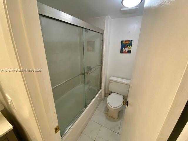 Small Image of 437 LAKEVIEW DR #201, Weston Number 12