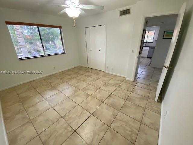 Small Image of 437 LAKEVIEW DR #201, Weston Number 13