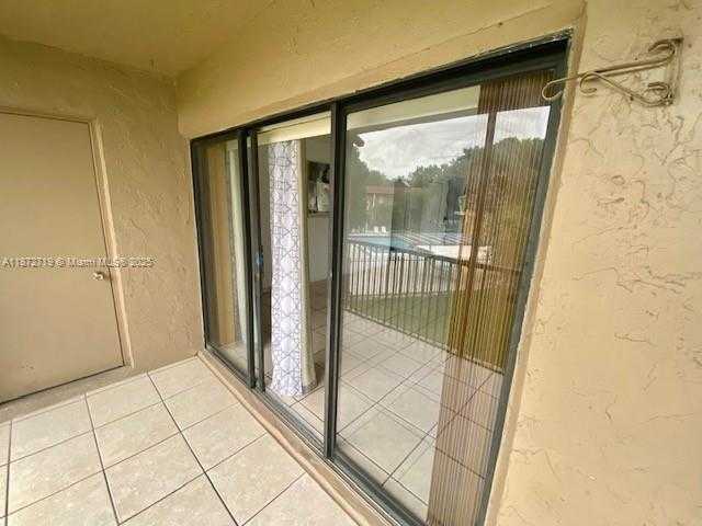 Small Image of 437 LAKEVIEW DR #201, Weston Number 15