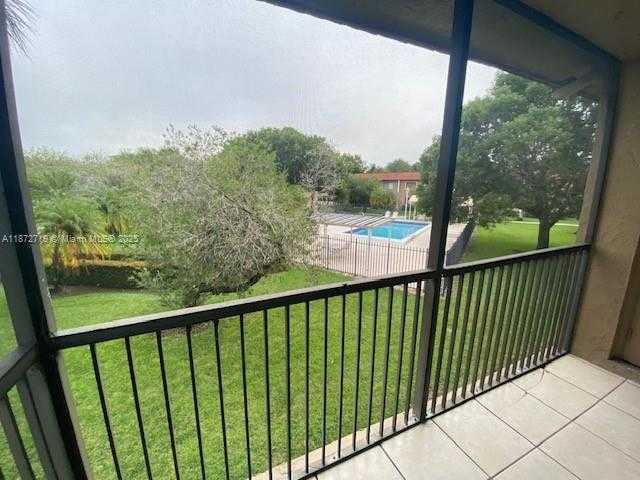 Small Image of 437 LAKEVIEW DR #201, Weston Number 16