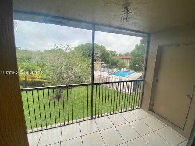 Small Image of 437 LAKEVIEW DR #201, Weston Number 17