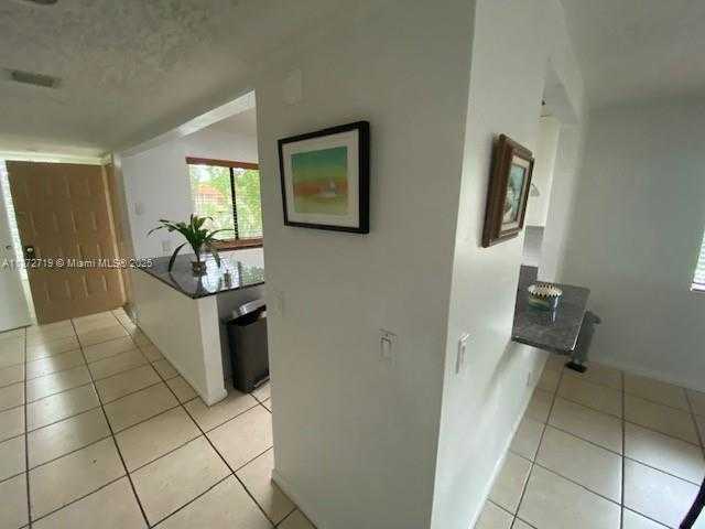 Small Image of 437 LAKEVIEW DR #201, Weston Number 19