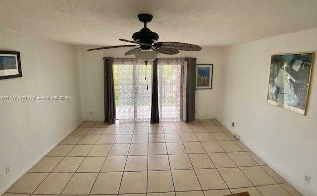 Small Image of 437 LAKEVIEW DR #201, Weston Number 2
