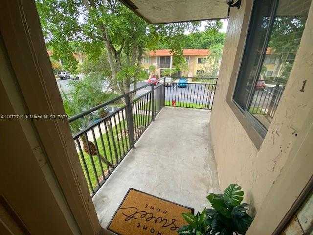 Small Image of 437 LAKEVIEW DR #201, Weston Number 20