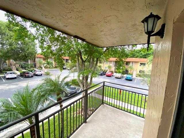 Small Image of 437 LAKEVIEW DR #201, Weston Number 21