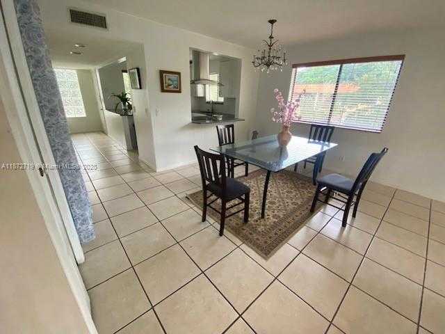 Small Image of 437 LAKEVIEW DR #201, Weston Number 5