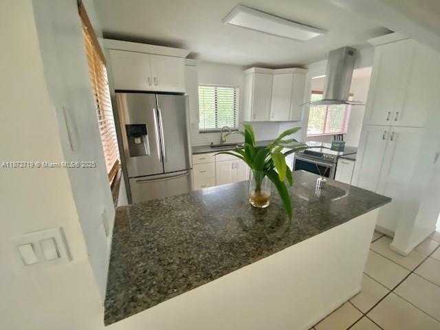 Small Image of 437 LAKEVIEW DR #201, Weston Number 6