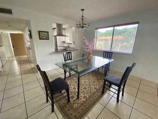 Small Image of 437 LAKEVIEW DR #201, Weston Number 8