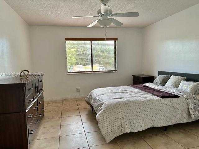 Small Image of 437 LAKEVIEW DR #201, Weston Number 9