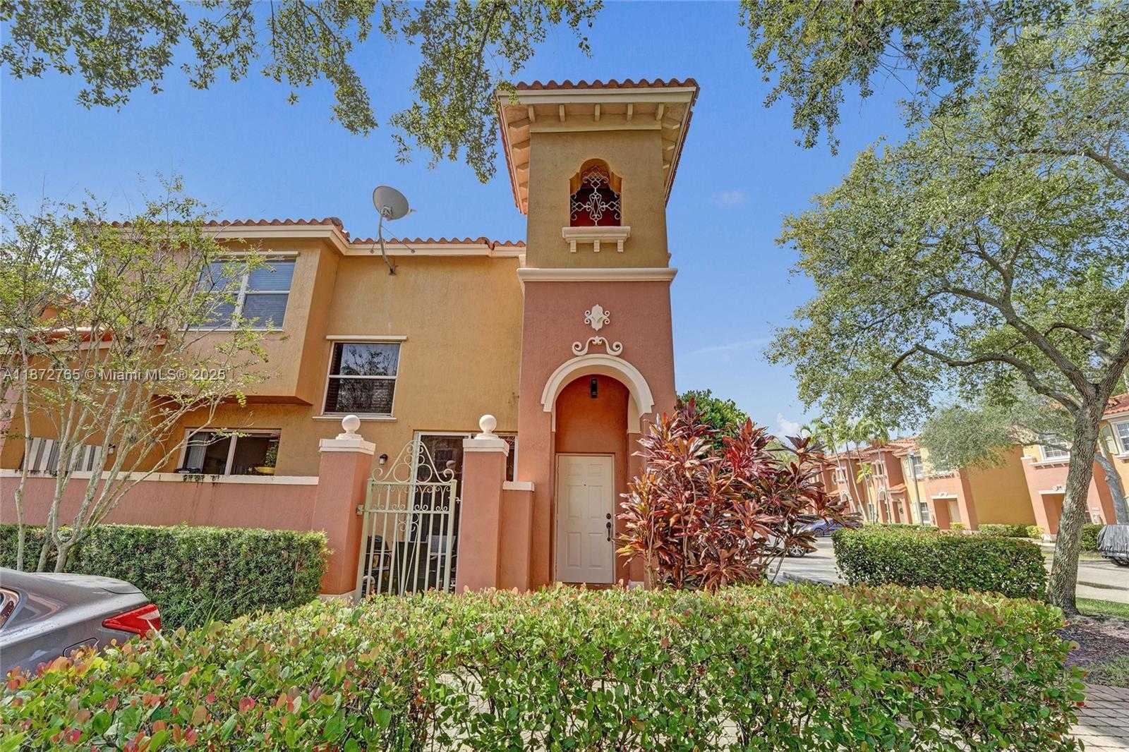 Small Image of 603 SOUTH WEST 107TH AVE #1701, Pembroke Pines Number 2