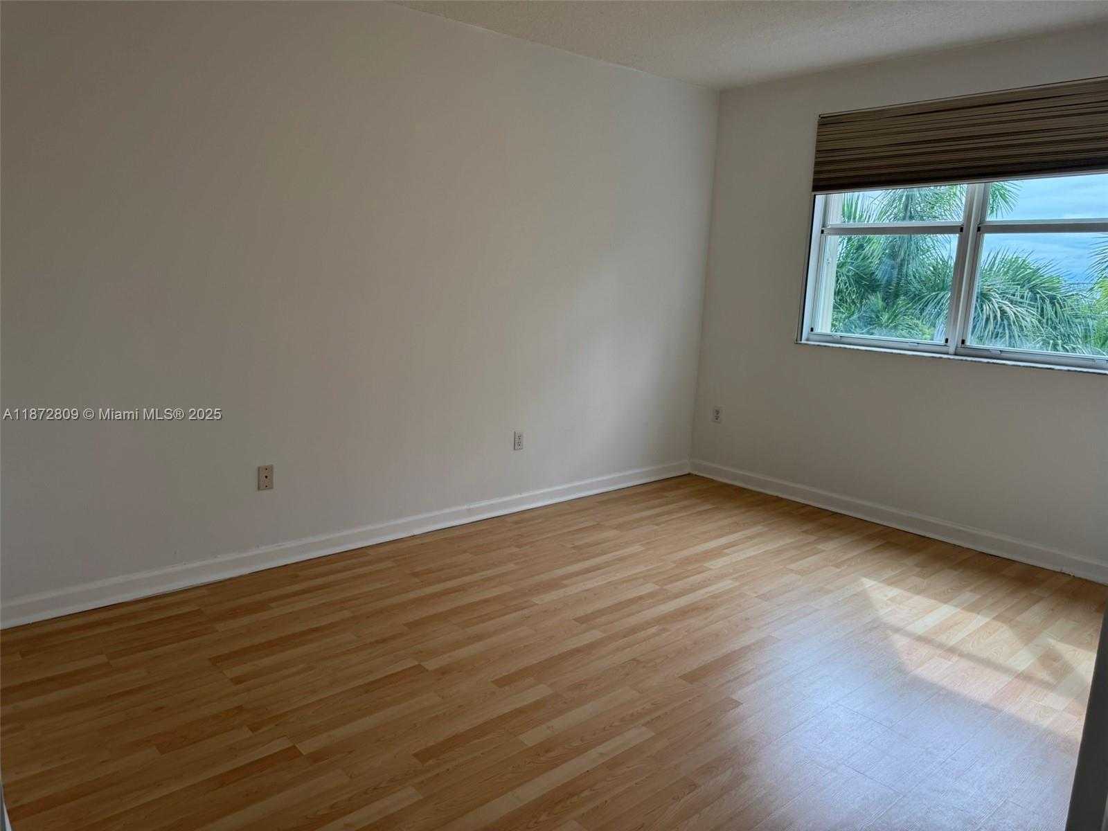 Small Image of 1824 BRICKELL AVE #4B, Miami Number 22