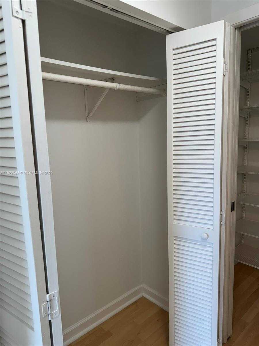 Small Image of 1824 BRICKELL AVE #4B, Miami Number 27
