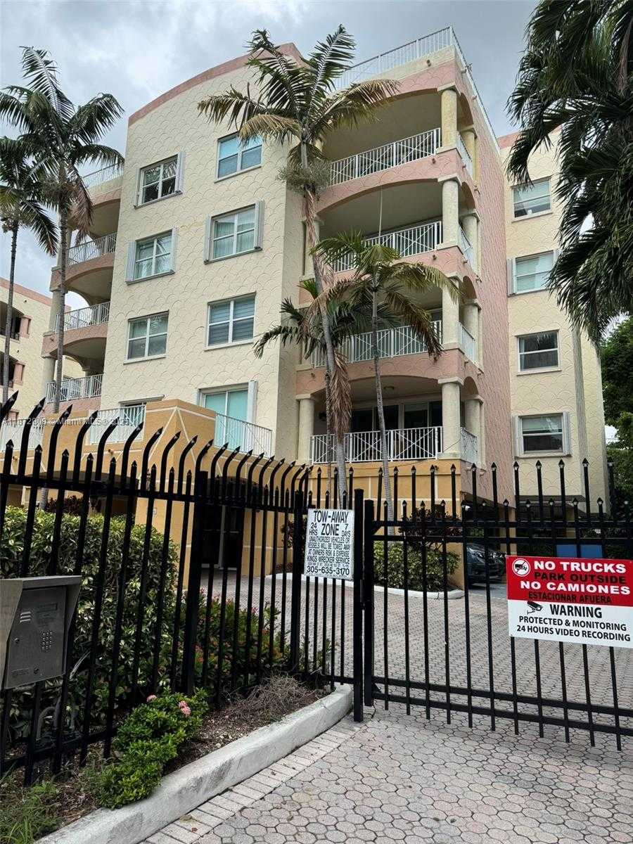 Small Image of 1824 BRICKELL AVE #4B, Miami Number 3