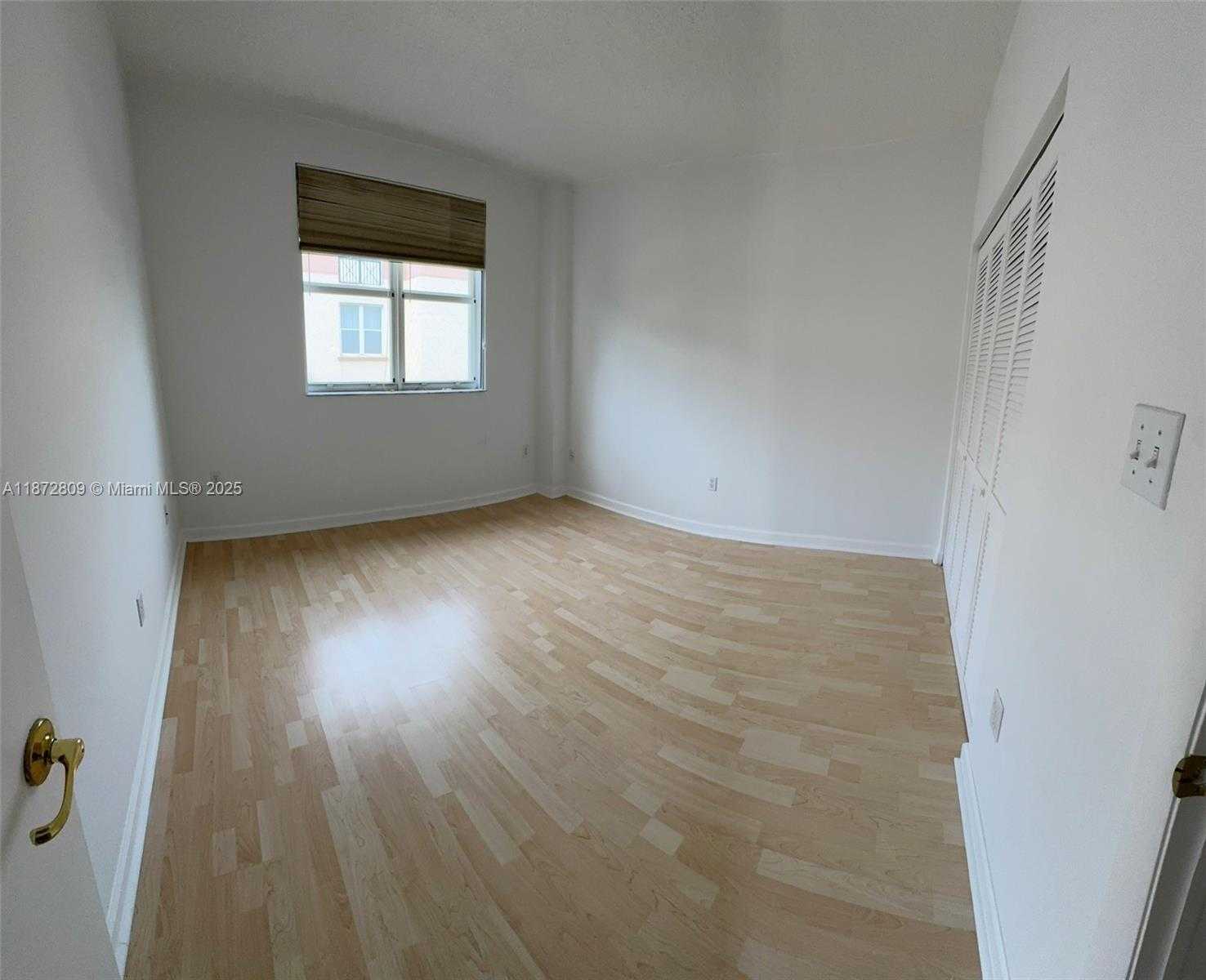 Small Image of 1824 BRICKELL AVE #4B, Miami Number 31