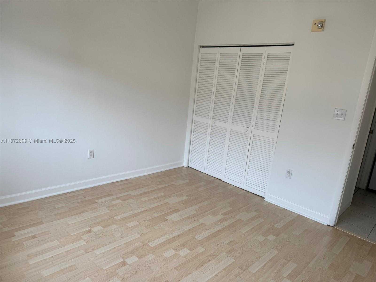 Small Image of 1824 BRICKELL AVE #4B, Miami Number 33