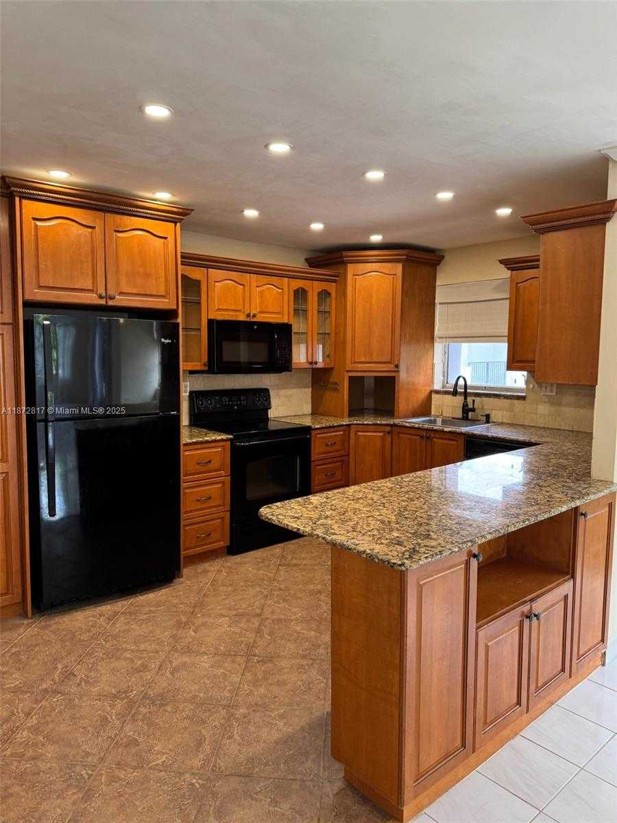 Small Image of 2780 NORTH EAST 183RD ST #301, Aventura Number 1