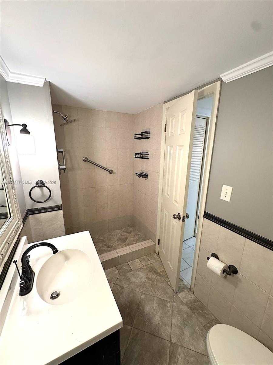 Small Image of 2780 NORTH EAST 183RD ST #301, Aventura Number 18