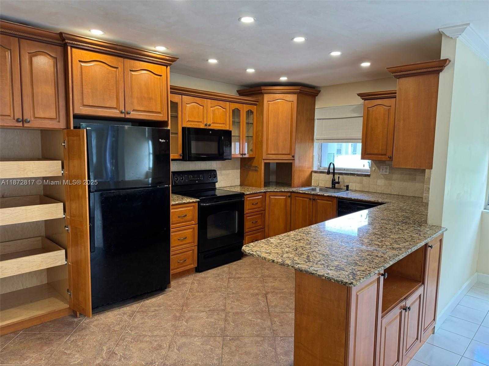 Small Image of 2780 NORTH EAST 183RD ST #301, Aventura Number 2