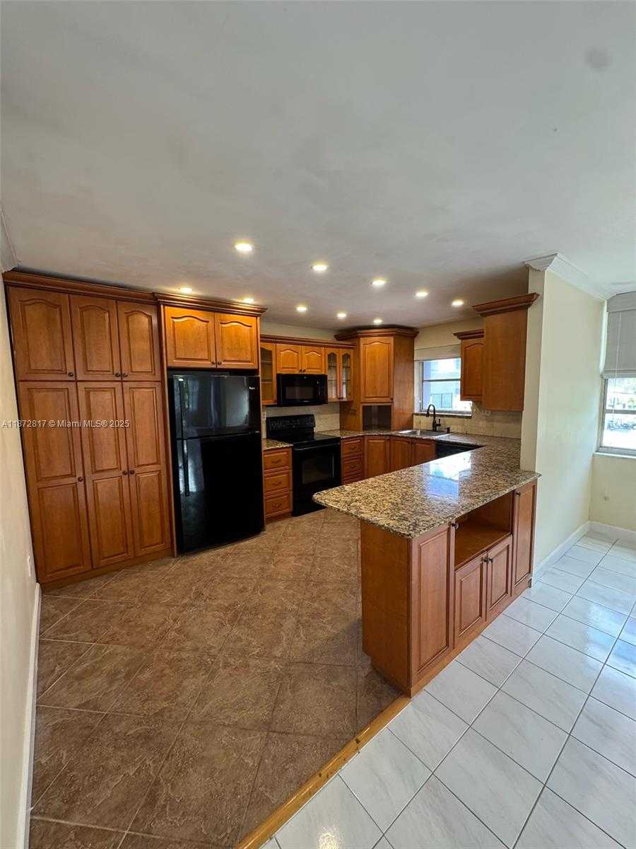 Small Image of 2780 NORTH EAST 183RD ST #301, Aventura Number 4