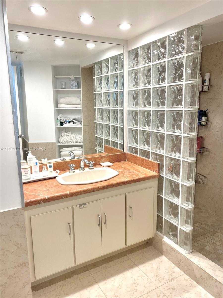 Small Image of 7135 COLLINS AVE #1806, Miami Beach Number 17