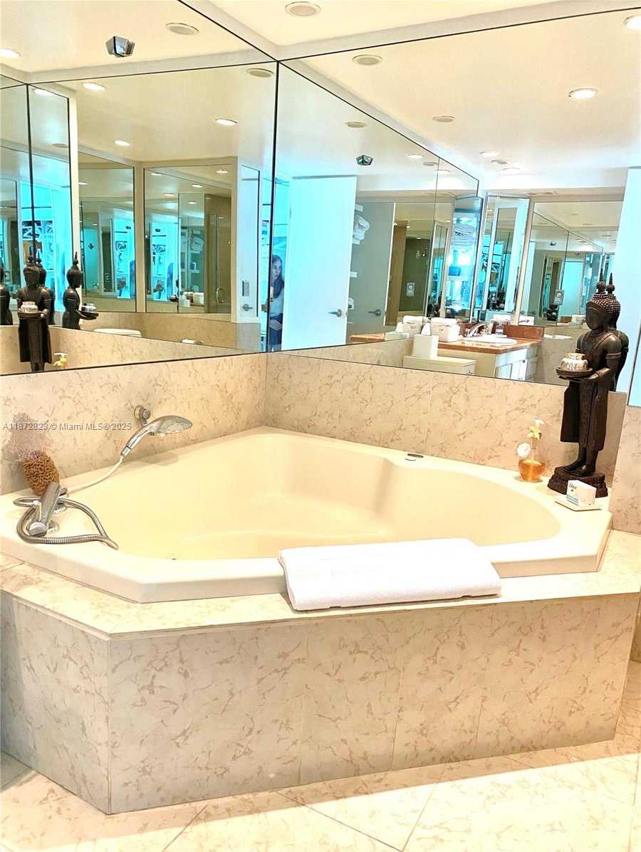 Small Image of 7135 COLLINS AVE #1806, Miami Beach Number 28