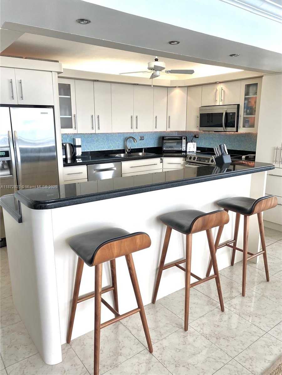 Small Image of 7135 COLLINS AVE #1806, Miami Beach Number 8