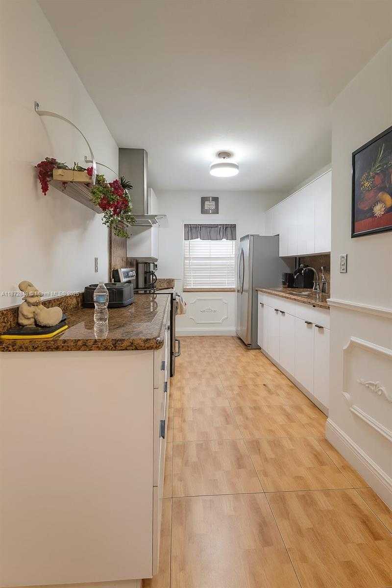 Small Image of 5306 SOUTH WEST 138TH PL, Miami Number 2