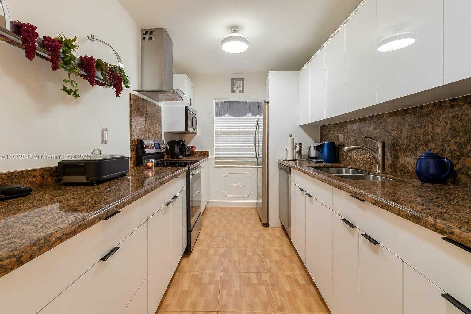 Small Image of 5306 SOUTH WEST 138TH PL, Miami Number 3