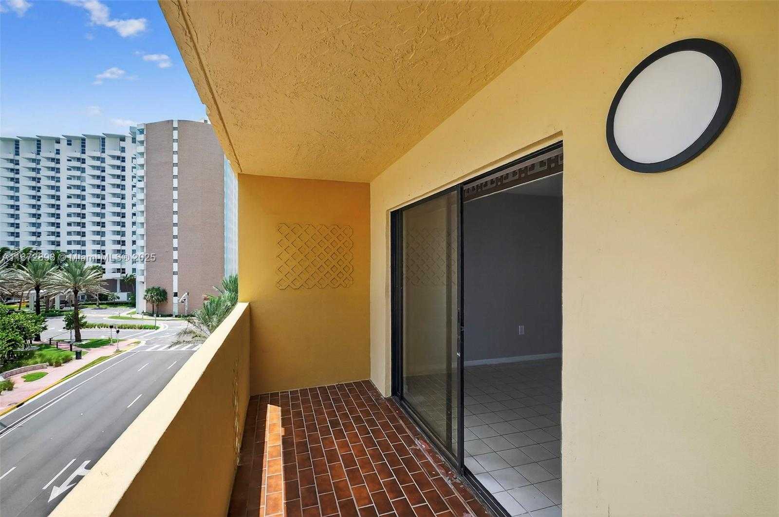 Small Image of 2924 COLLINS AVENUE #501, Miami Beach Number 12