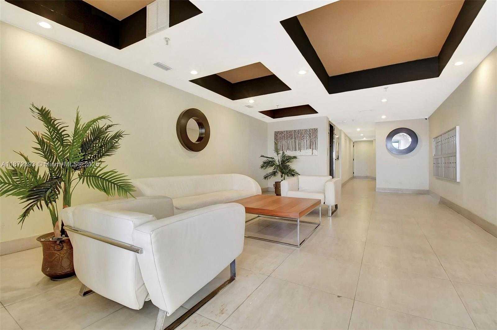 Small Image of 2924 COLLINS AVENUE #501, Miami Beach Number 31