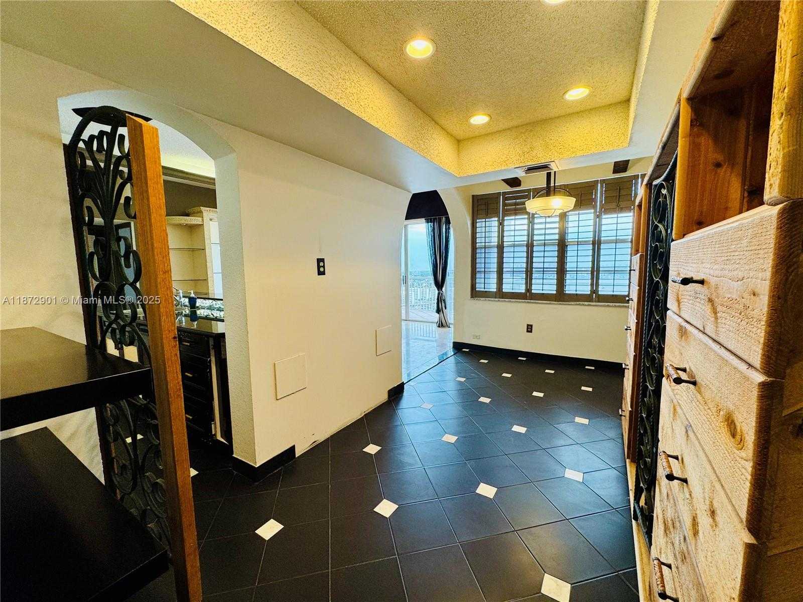 Small Image of 18071 BISCAYNE BLVD #PH03 & PH04, Aventura Number 23