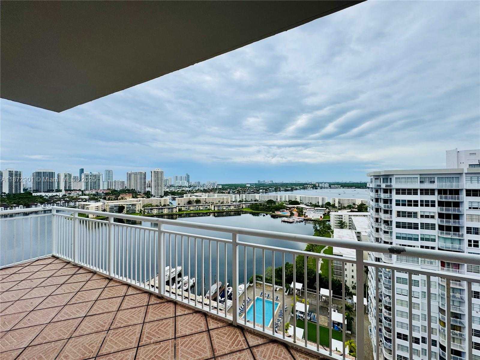 Small Image of 18071 BISCAYNE BLVD #PH03 & PH04, Aventura Number 30