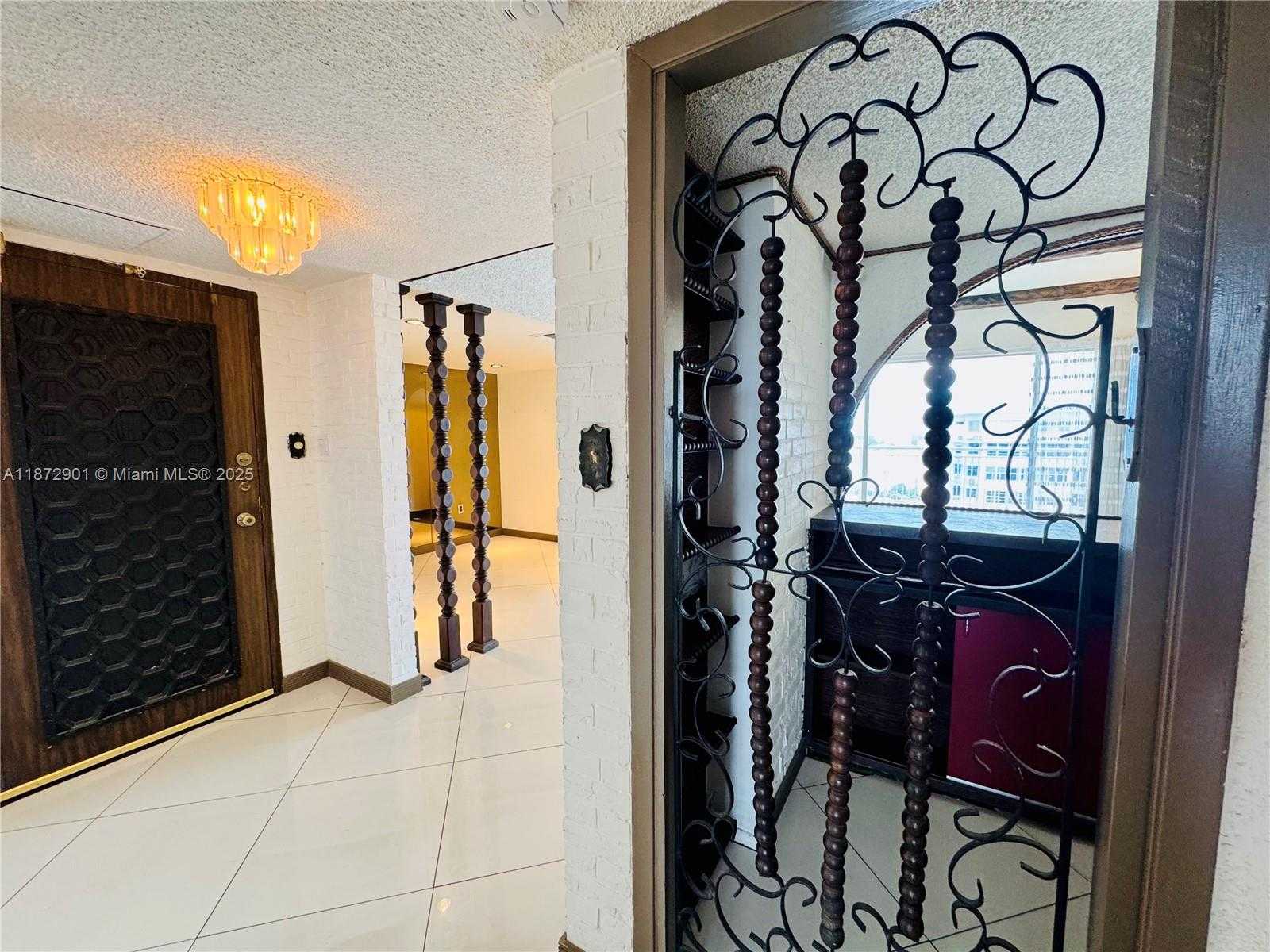 Small Image of 18071 BISCAYNE BLVD #PH03 & PH04, Aventura Number 31