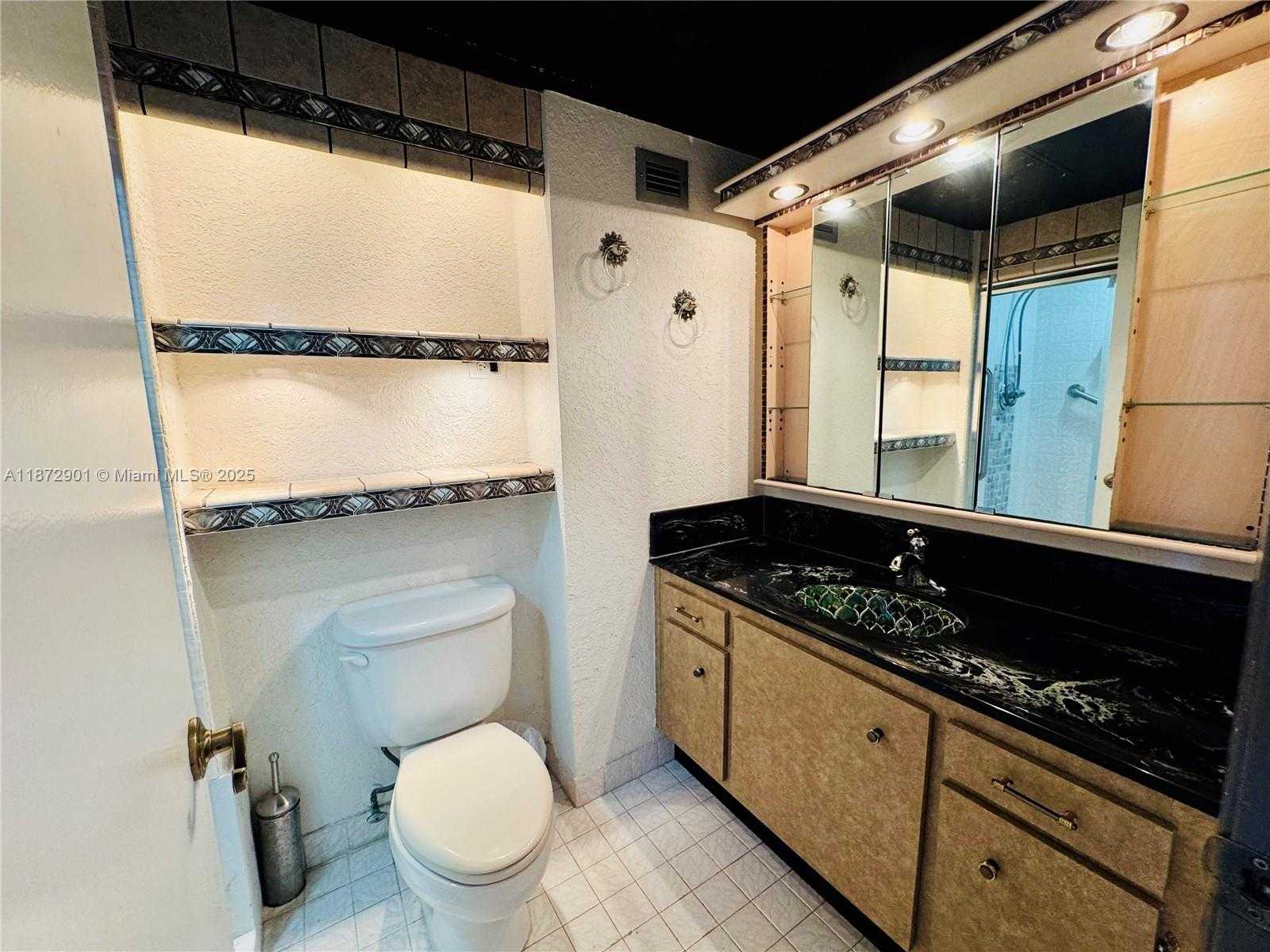 Small Image of 18071 BISCAYNE BLVD #PH03 & PH04, Aventura Number 33