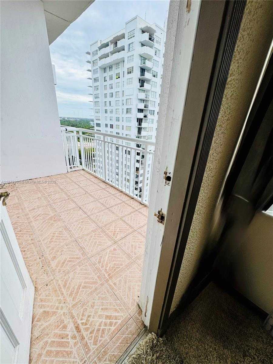 Small Image of 18071 BISCAYNE BLVD #PH03 & PH04, Aventura Number 46