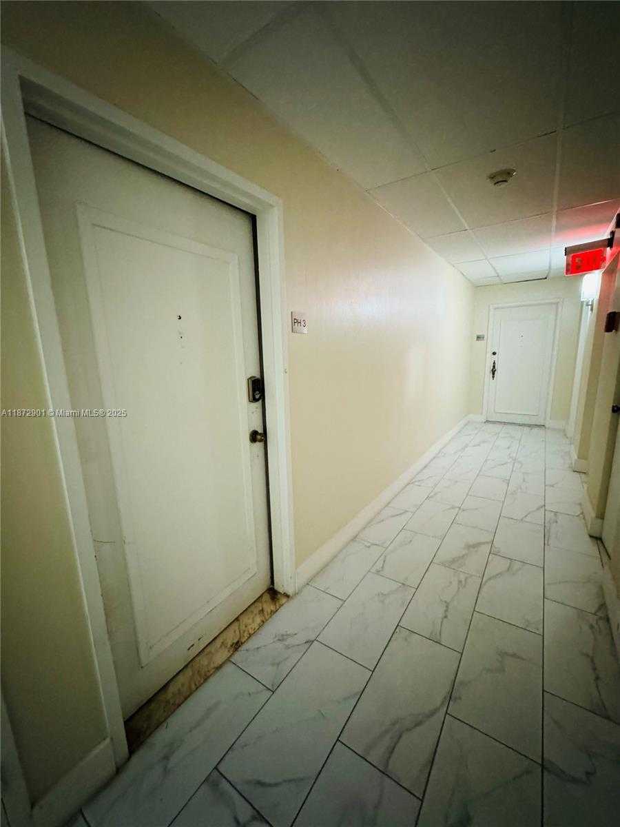 Small Image of 18071 BISCAYNE BLVD #PH03 & PH04, Aventura Number 56