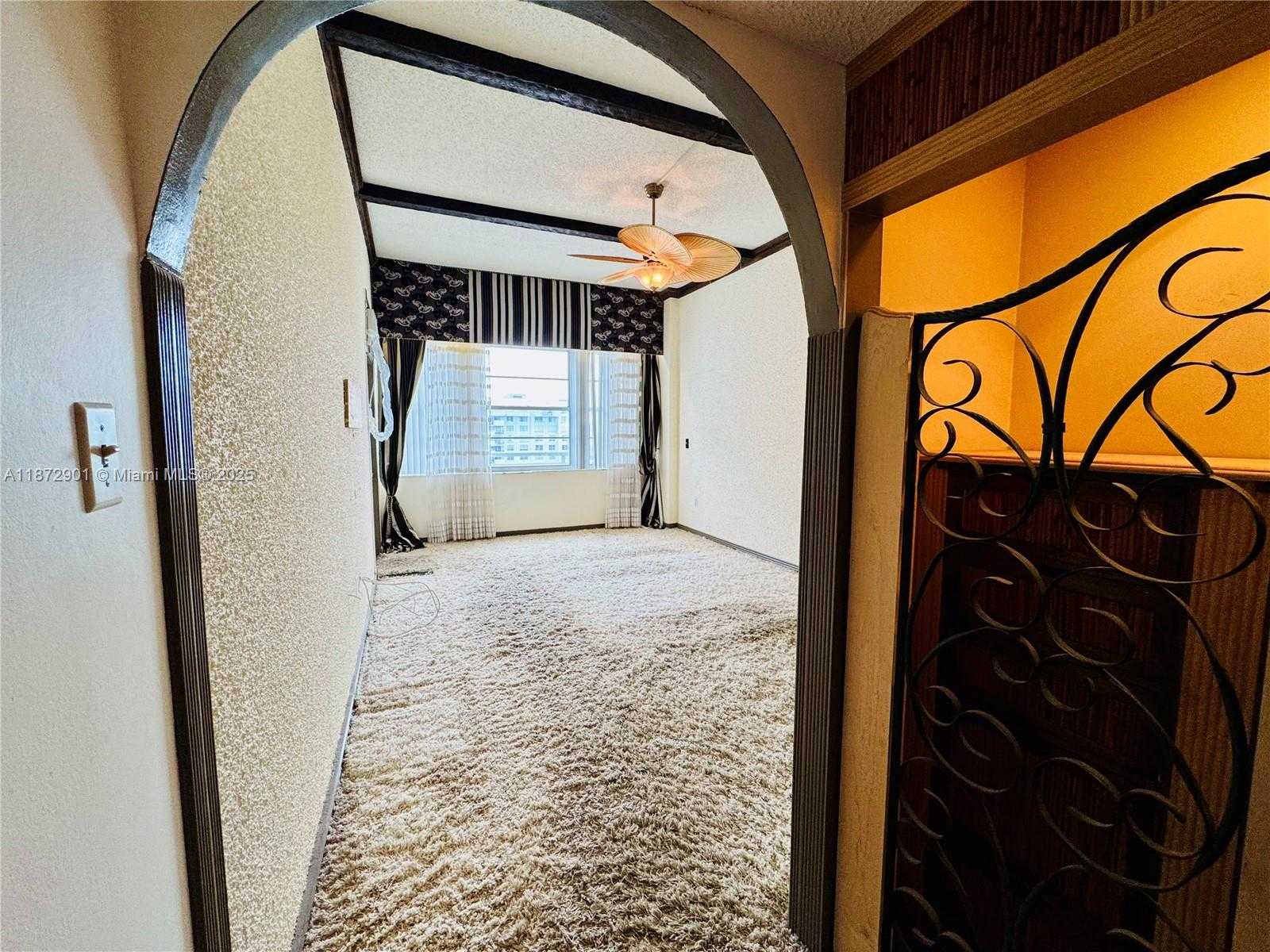 Small Image of 18071 BISCAYNE BLVD #PH03 & PH04, Aventura Number 66