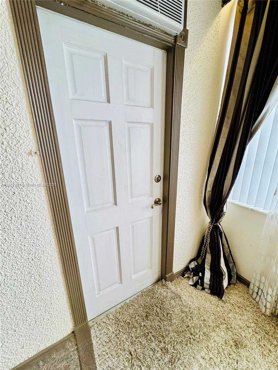 Small Image of 18071 BISCAYNE BLVD #PH03 & PH04, Aventura Number 71