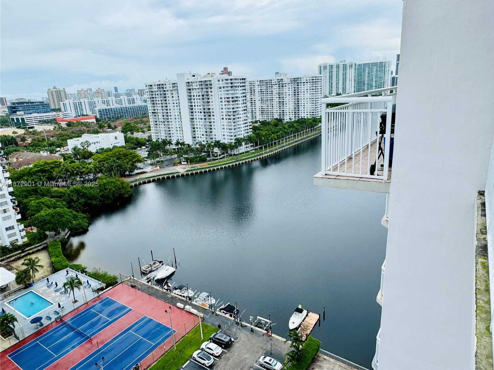 Small Image of 18071 BISCAYNE BLVD #PH03 & PH04, Aventura Number 73